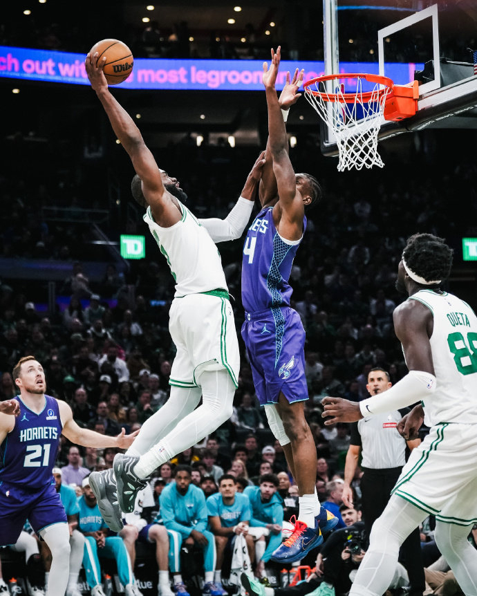 hthapp下载-大胜绿军豪取6连胜，每场都净胜15分！黄蜂近19场16胜，胜率超50%|凯尔特人|投篮|波士顿凯尔特人队|夏洛特黄蜂队|金州勇士队_新浪新闻