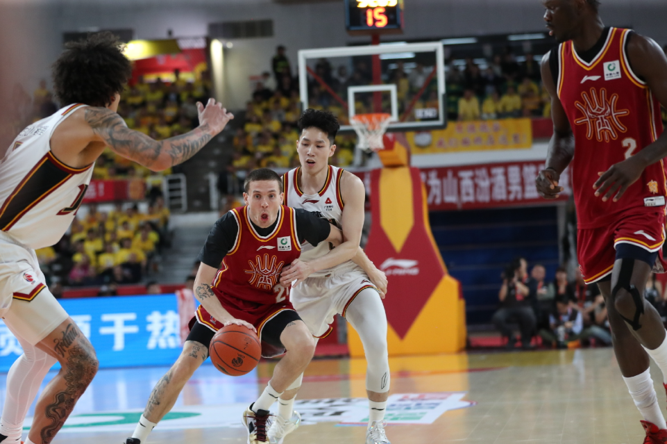 hthapp下载-2分14分33分！一夜爆2场大逆转，广东前三不保，辽宁有望回到前八